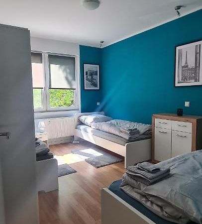 Schoene 2 Zimmer Apartment In Krefeld City, Monteur Wohnung Netflix & Prime Bagian luar foto
