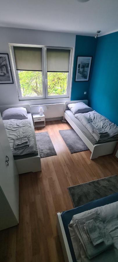 Schoene 2 Zimmer Apartment In Krefeld City, Monteur Wohnung Netflix & Prime Bagian luar foto