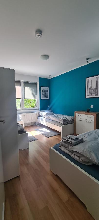 Schoene 2 Zimmer Apartment In Krefeld City, Monteur Wohnung Netflix & Prime Bagian luar foto