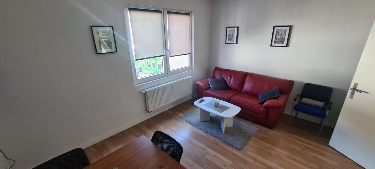 Schoene 2 Zimmer Apartment In Krefeld City, Monteur Wohnung Netflix & Prime Bagian luar foto