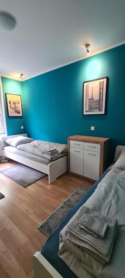 Schoene 2 Zimmer Apartment In Krefeld City, Monteur Wohnung Netflix & Prime Bagian luar foto